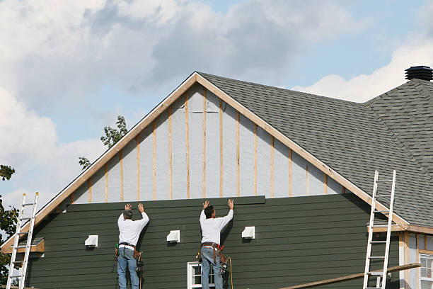 Professional Siding Repair technician working in North Brunswick, NJ